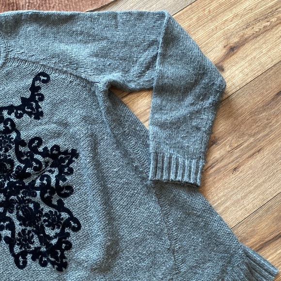 Gray long sleeve sweater by Democracy - Picture 4 of 8